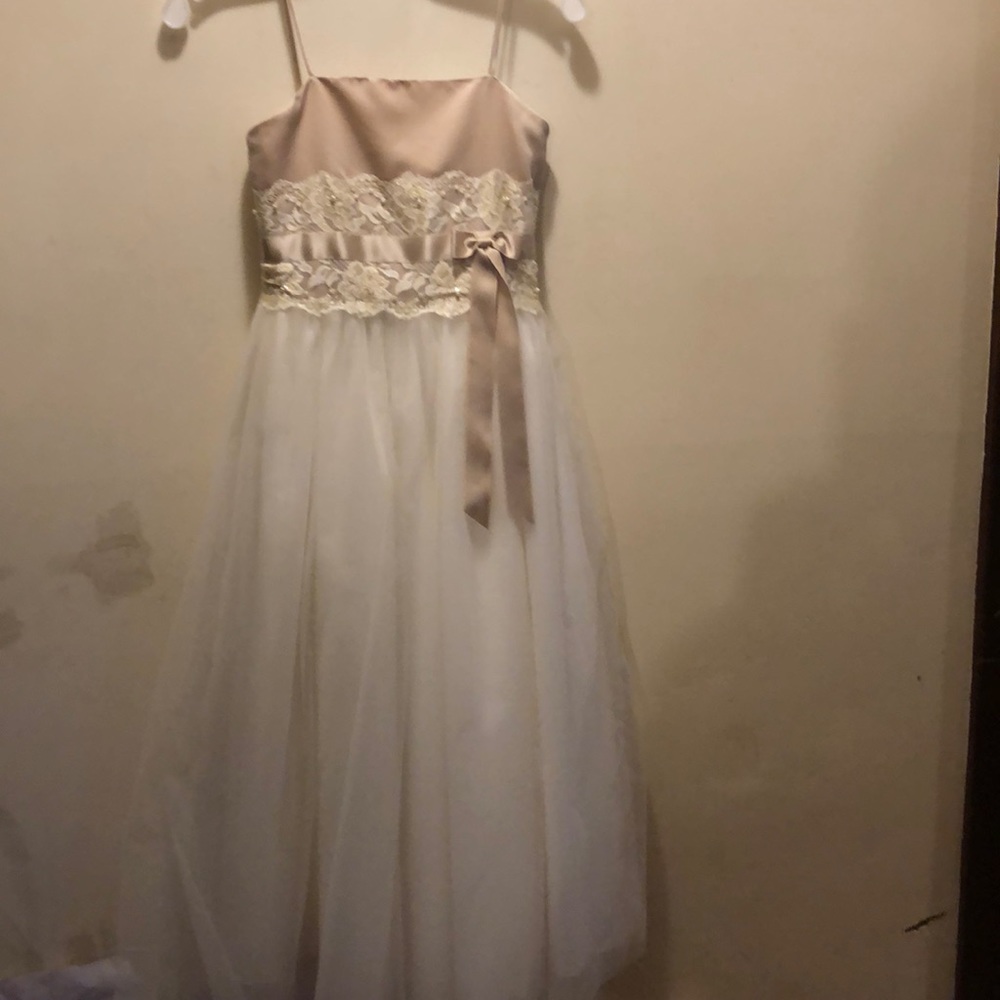 Flower girl dress,  Beautiful ,new size 8